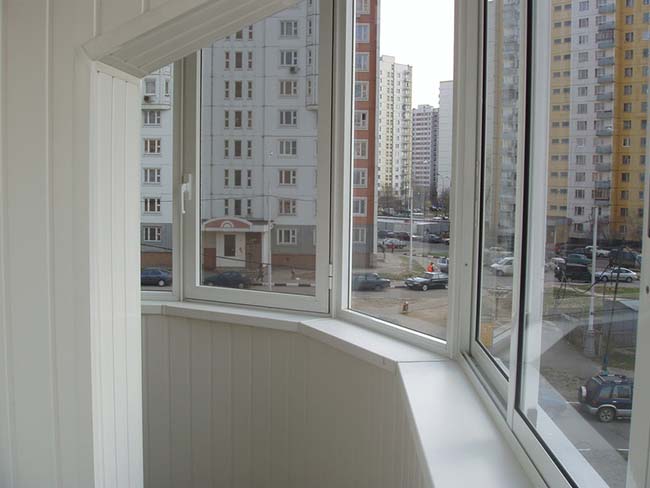 Закругленное радиусное остекление полукруглого балкона и лоджии Щёлково