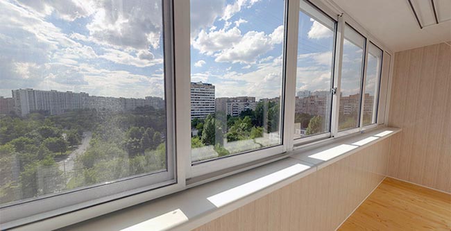Чем застеклить балкон: ПВХ или алюминием Щёлково