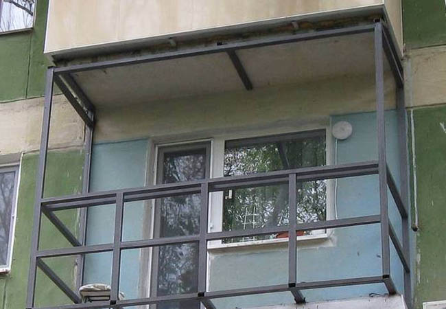 Альтернативное остекление балкона оргстеклом вместо стекла Щёлково