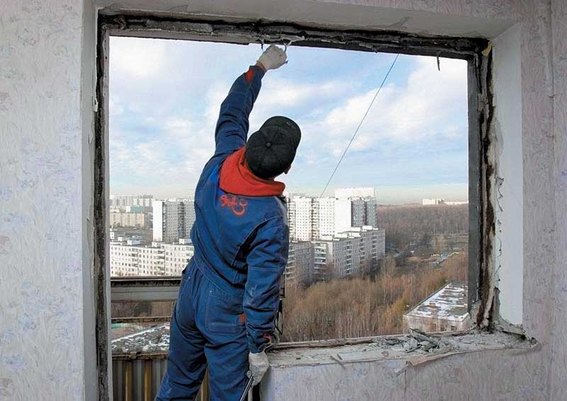 Демонтаж старого остекления балкона Щёлково
